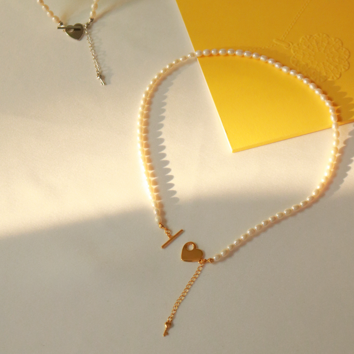 Gold heart toggle key point pearl necklace