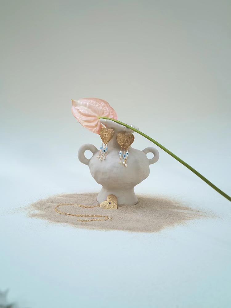 Lover's Eye Heart Earrings Gold