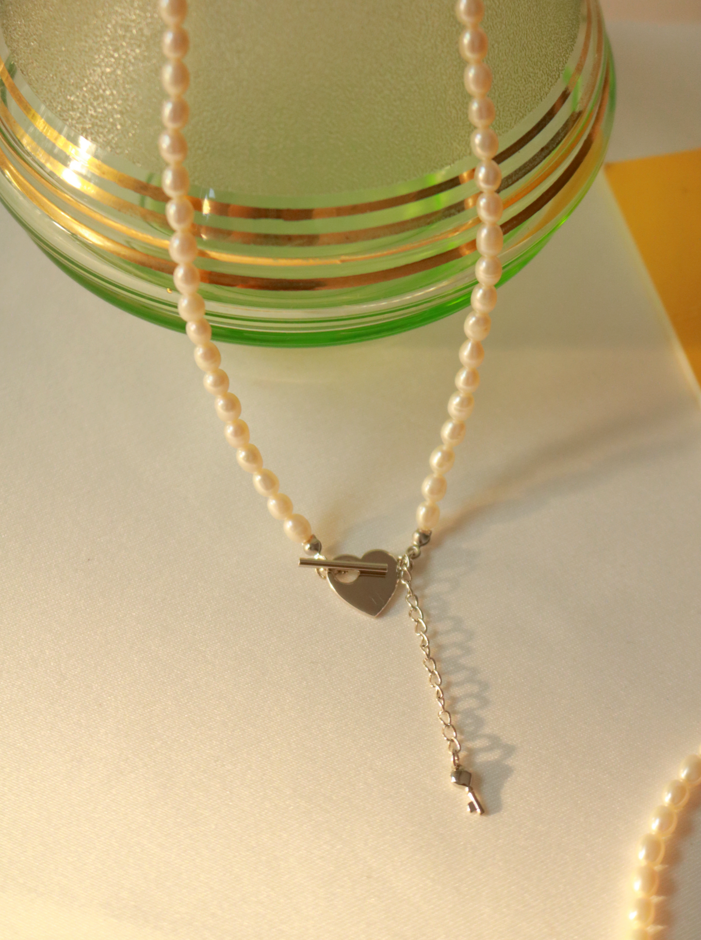 Silver heart toggle key point pearl necklace